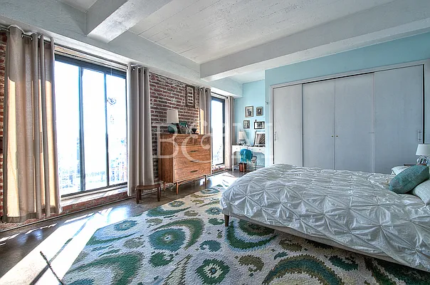 Sold by Brick&Mortar | media 7