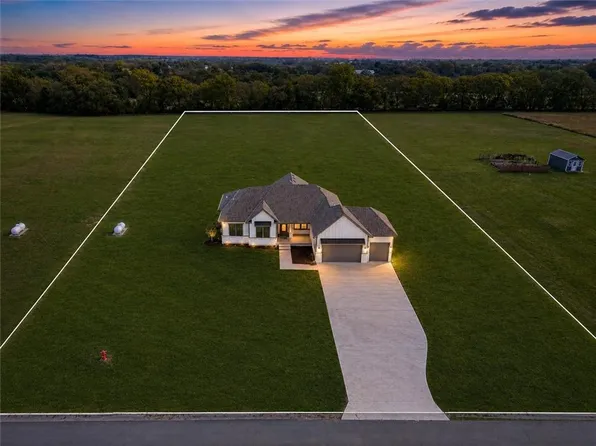 13511 Woodland Ranch Dr, Lone Jack, MO 64086