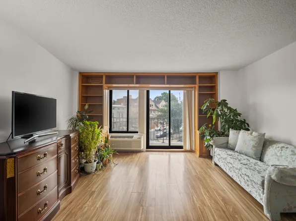 25-40 Shore Boulevard image 1 of 21