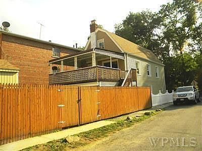 3rd image of 190 Pennyfield Ave