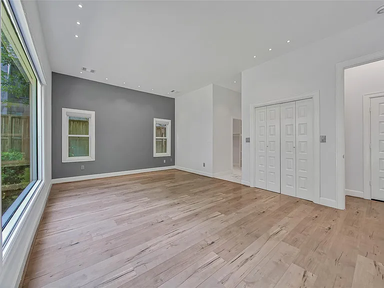 2206 Saxon Dr — Photo 22