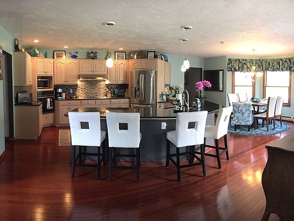 Kitchen and Breakfast area