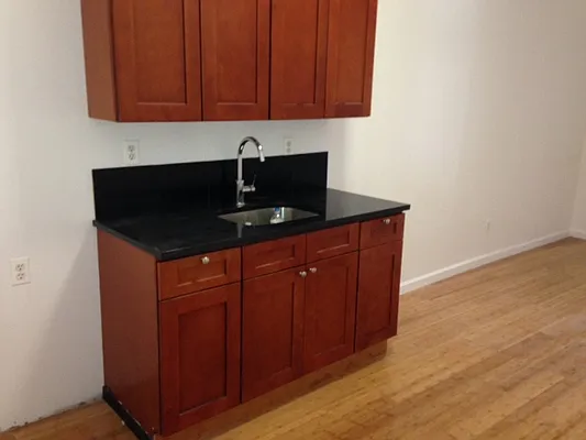 Rented by Premier Metro Realty Corp | media 6