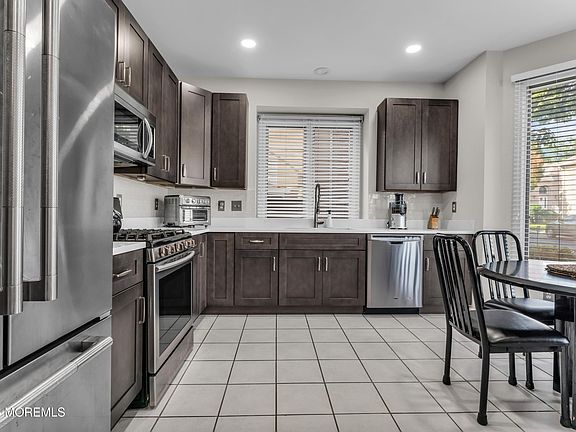 5th image of 212 Piper's Landing Court