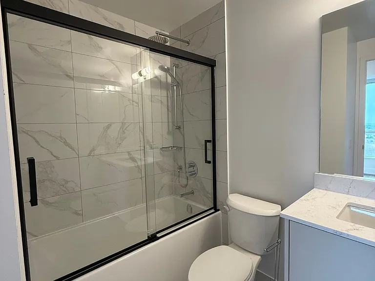 202 Burnhamthorpe Rd E #1410 — Photo 10