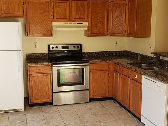 4th image of 33 Cottonwood Ct
