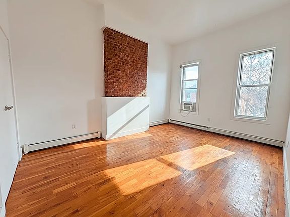 4th image of 1077 Halsey St #5