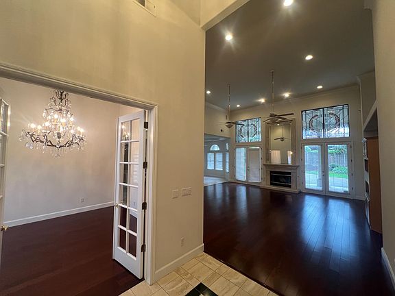 4th image of 2563 W Fir Ave