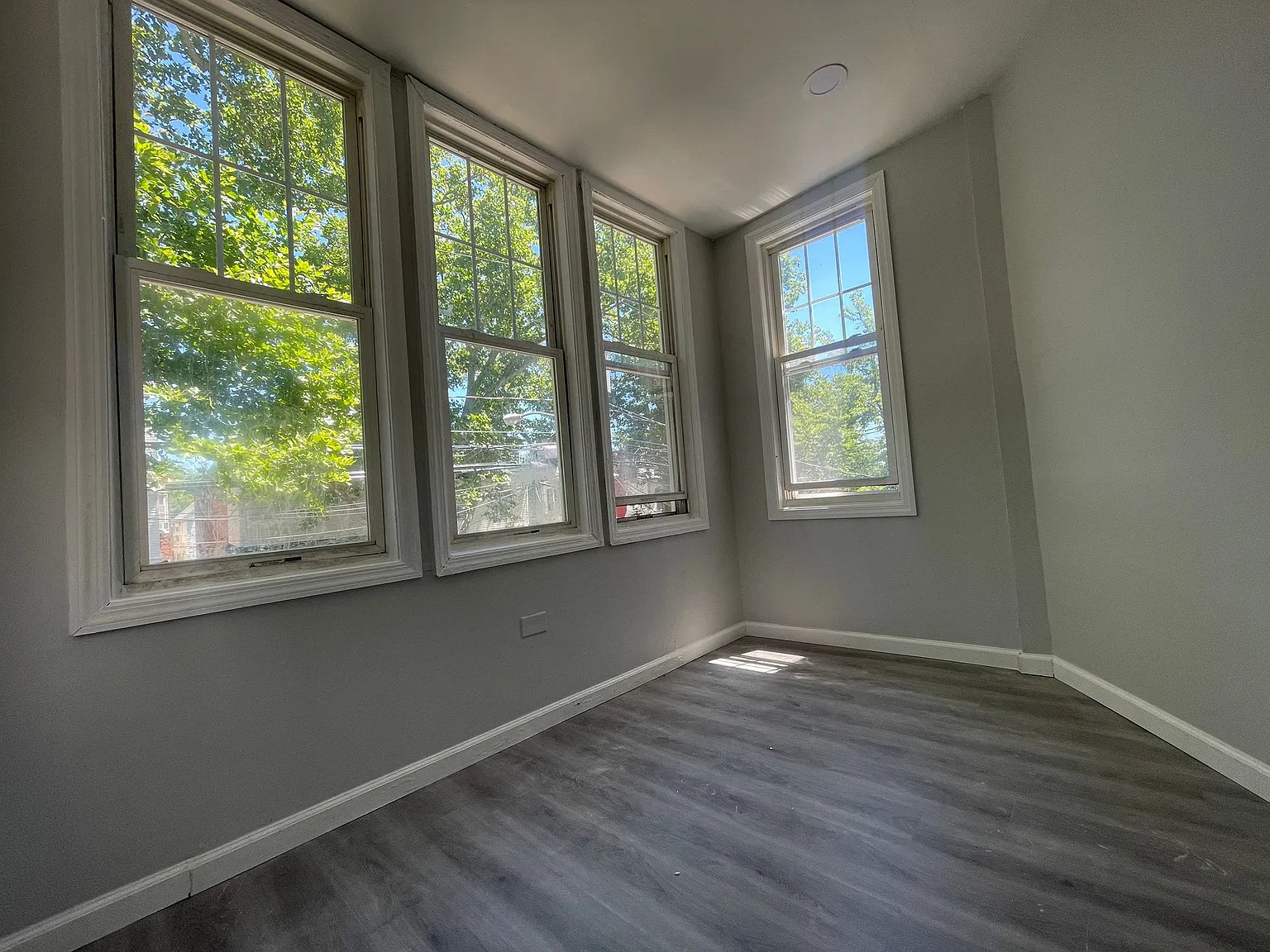 5 bed, 1400 sqft, $3,750 — Photo 3