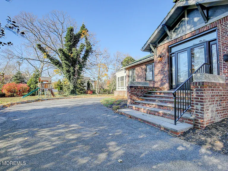 589 Westwood Ave — Photo 6