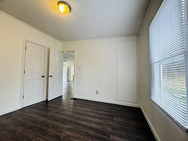 61 Lexington Ln — Photo 14