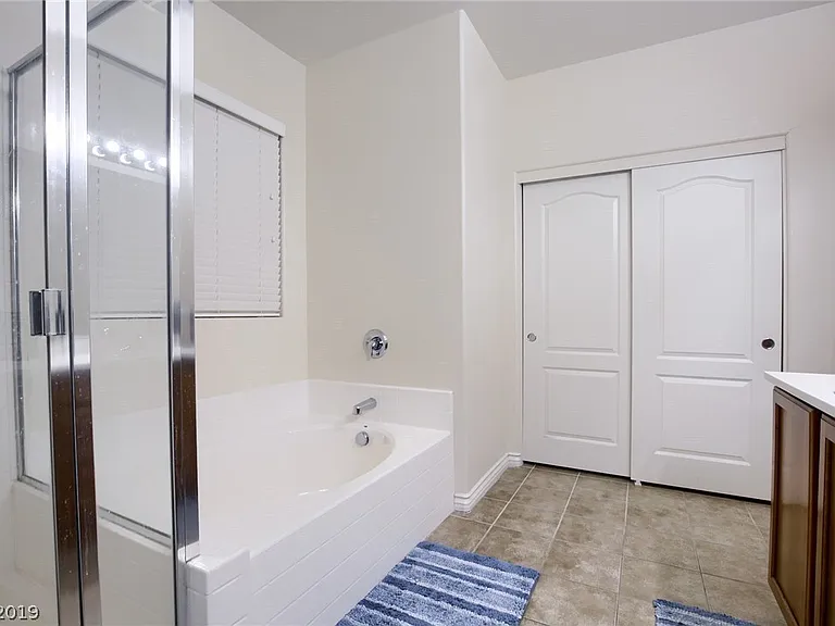 2516 Alma Lidia Ave — Photo 3