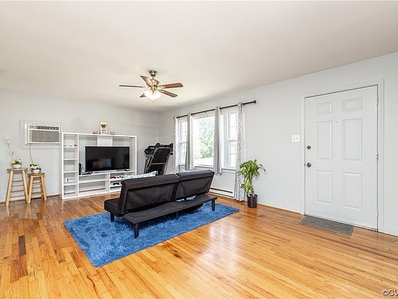 3rd image of 19 N Pine Ave