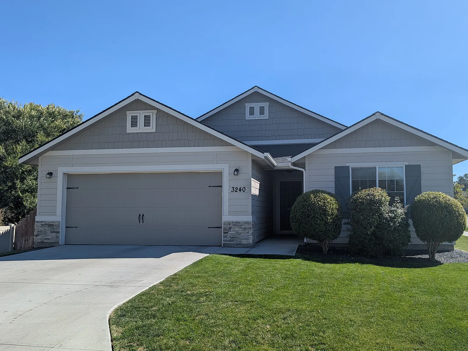 4 bed, 1845 sqft, $2,400 — Photo 2