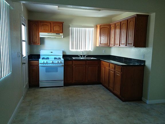 3rd image of 2253-2255 W Dunlop St
