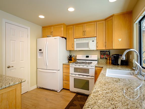 5th image of 1403 Stonewood Ct