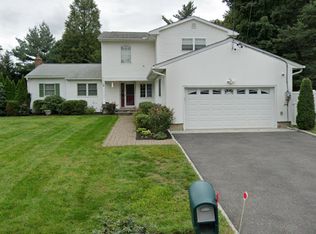 3 Arbor Dr, New Rochelle, NY 10804