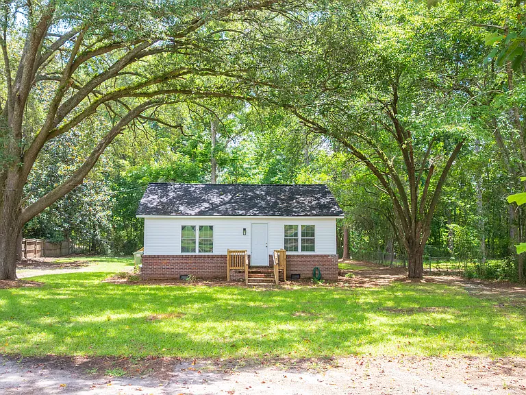 706 E Pinetree Blvd — Photo 2