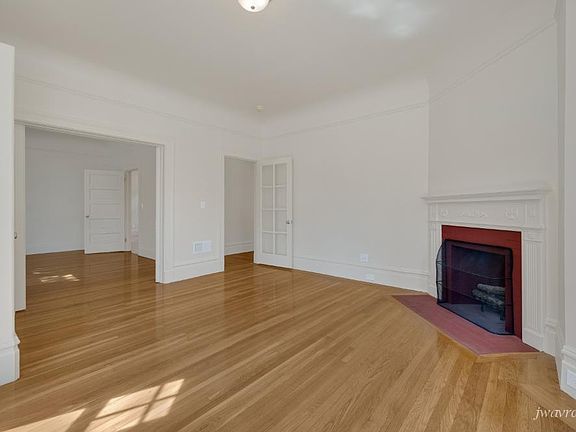 3rd image of 298 Fair Oaks