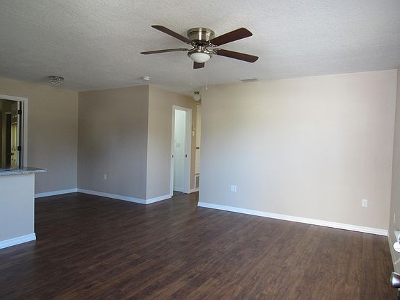 3rd image of 1363 N Normandy Blvd