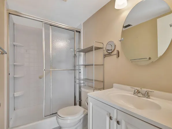 406 Pine Glen Lane #D-2, Greenacres, FL 33463