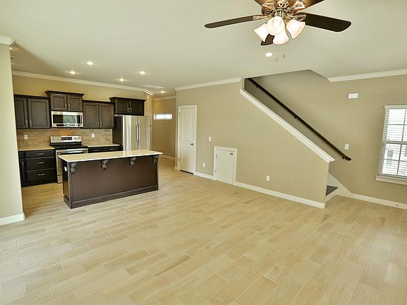 5th image of 561 S Lewis Ave