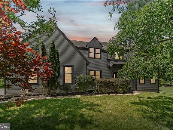 5th image of 81 Rosemary Ln