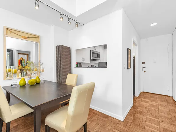 251 East 51st Street image 6 of 14