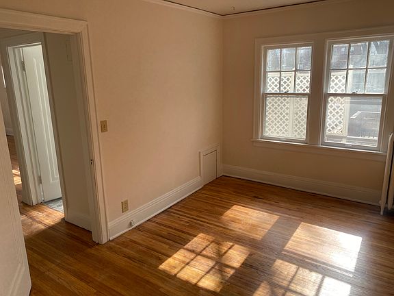 3rd image of 394 Cleveland Ave N APT 3