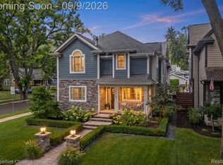 932 Roselawn Dr, Rochester, MI 48307