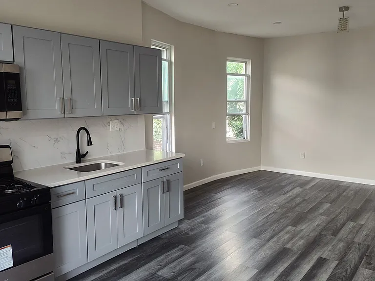 133 Stevens Ave #2I — Photo 2
