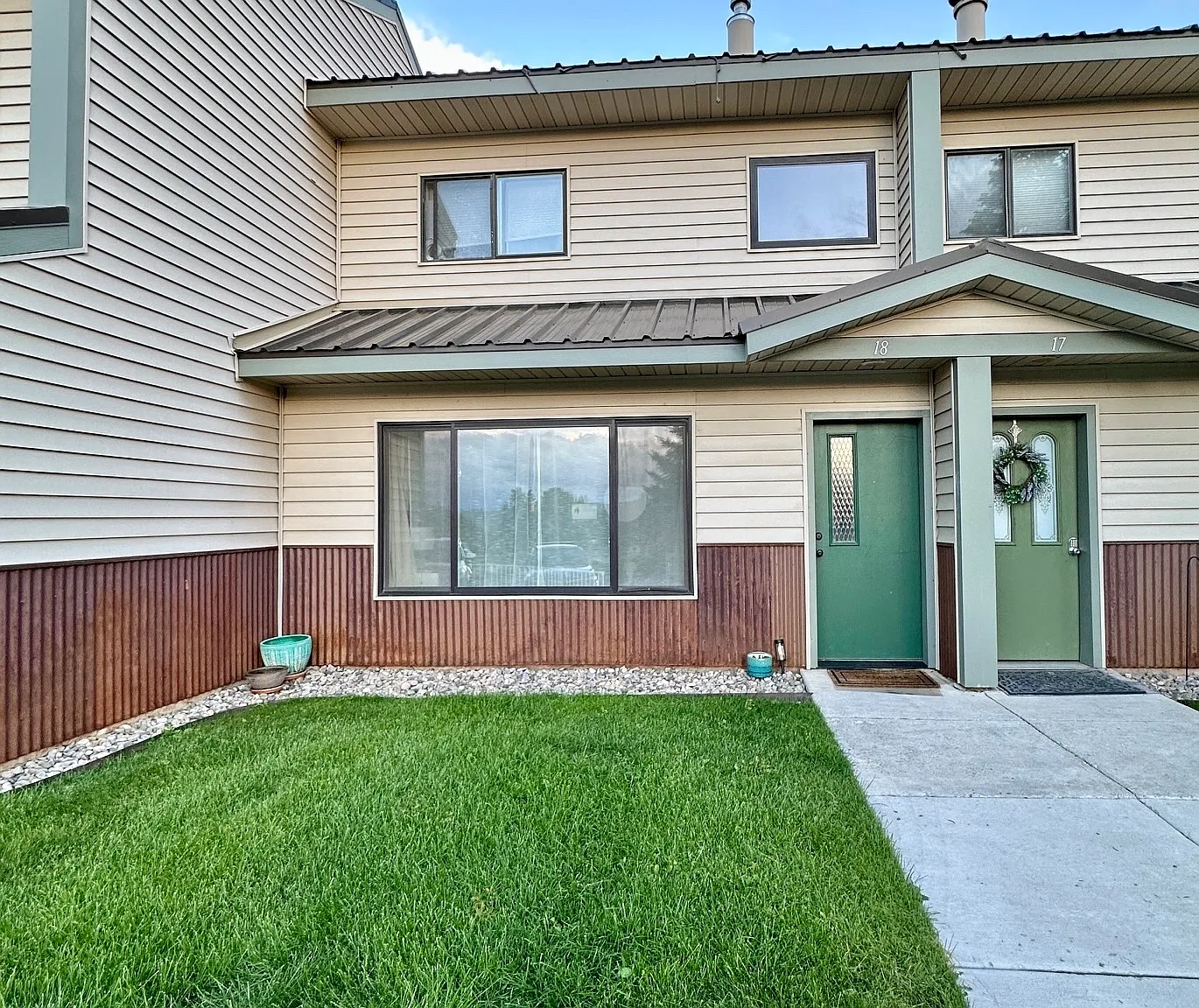 284 Talisman Dr — Photo 1