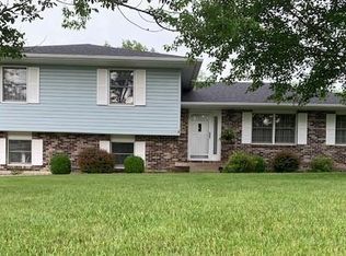 704 Gieselman Ln, Macon, MO 63552