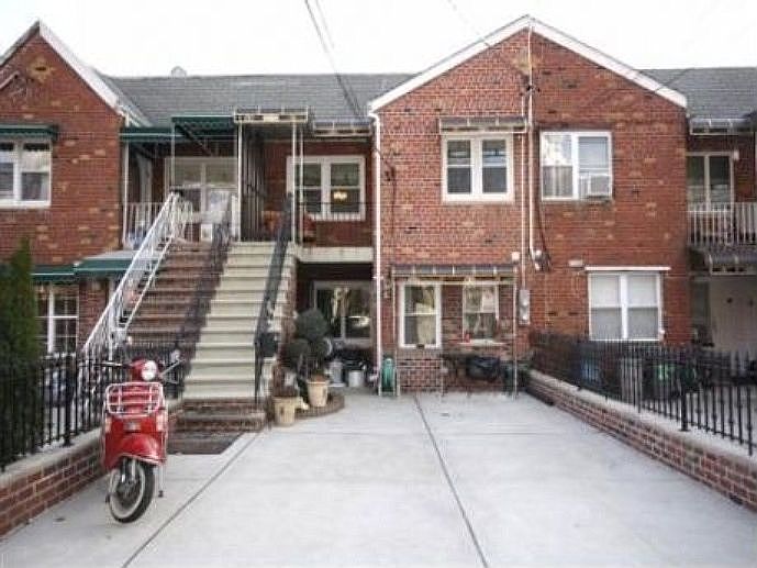 1st image of 2270 E 60th Pl