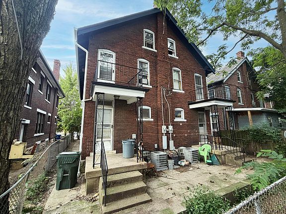 3rd image of 1475-1477 Bryden Rd