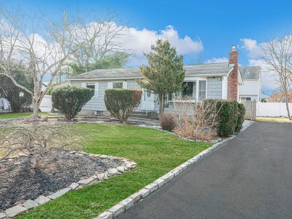 62 Cranford Boulevard, Mastic, NY 11950