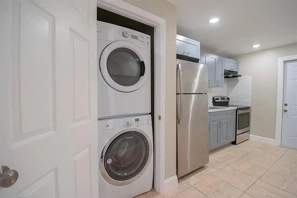 3 bed, 1.0 bath, 1550 sqft, $1,600 — Photo 3
