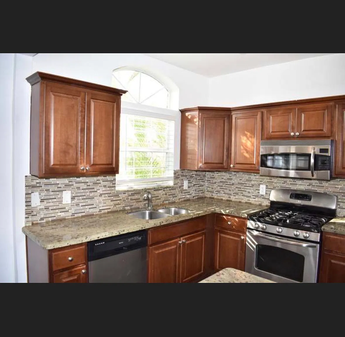 3 bed, 1200 sqft, $2,650 — Photo 4