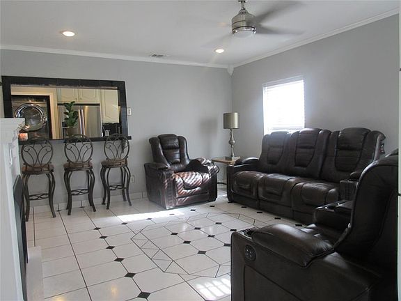 4th image of 308 N Oak Cliff Blvd