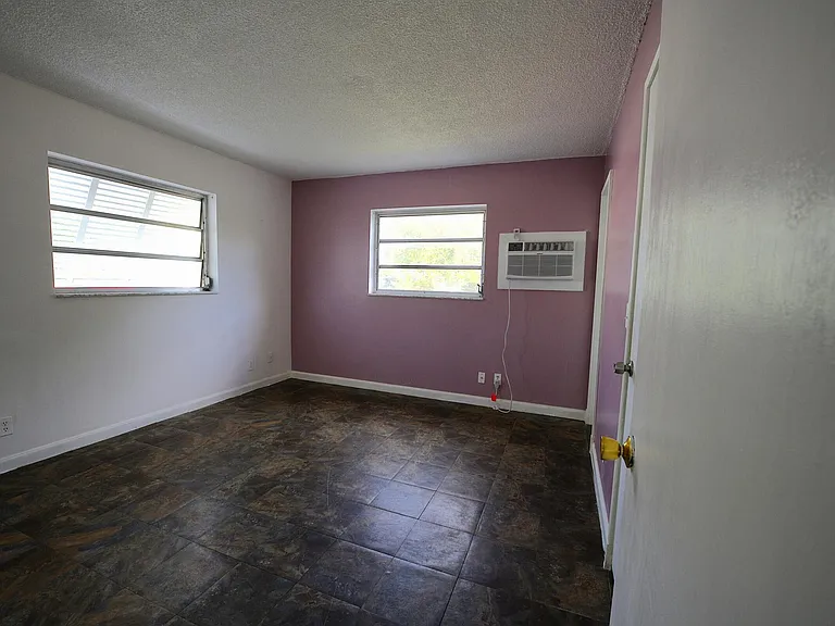 220 Lucerne Ave #1 — Photo 8