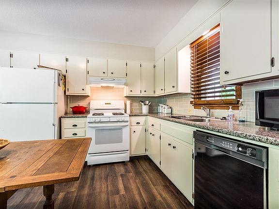 4th image of 3005 Tamarak Dr