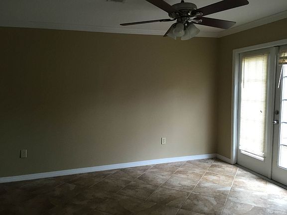 Large Dining Area (2)