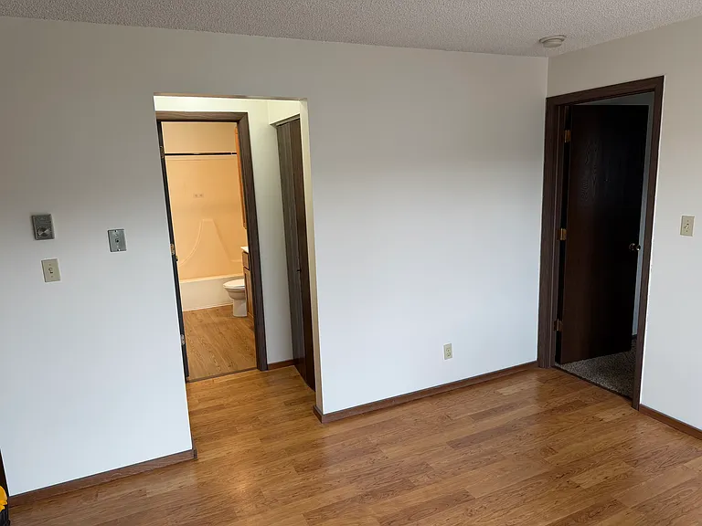 701 W Maple Ave #6 — Photo 3