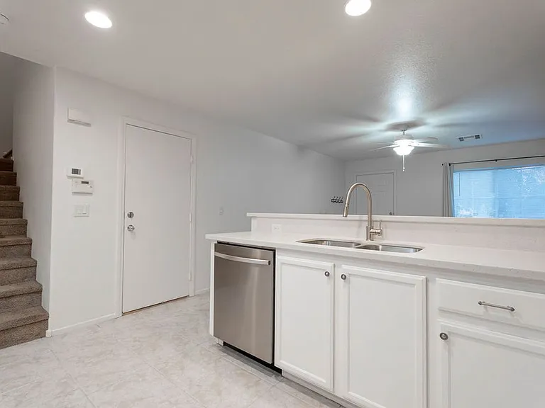 10380 Commanche Moon Ave — Photo 10