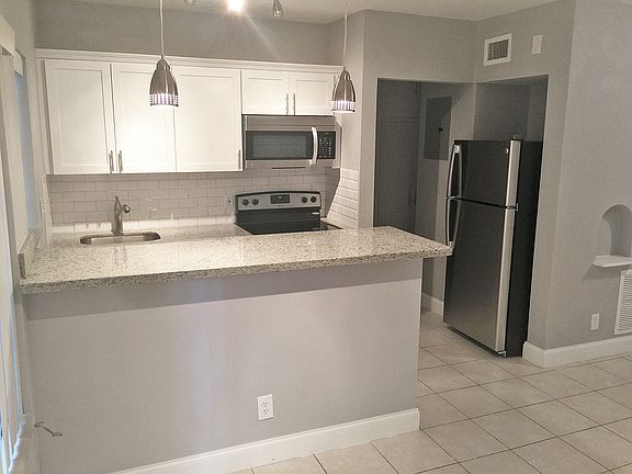 4th image of 1621 NE 5th Ct APT C