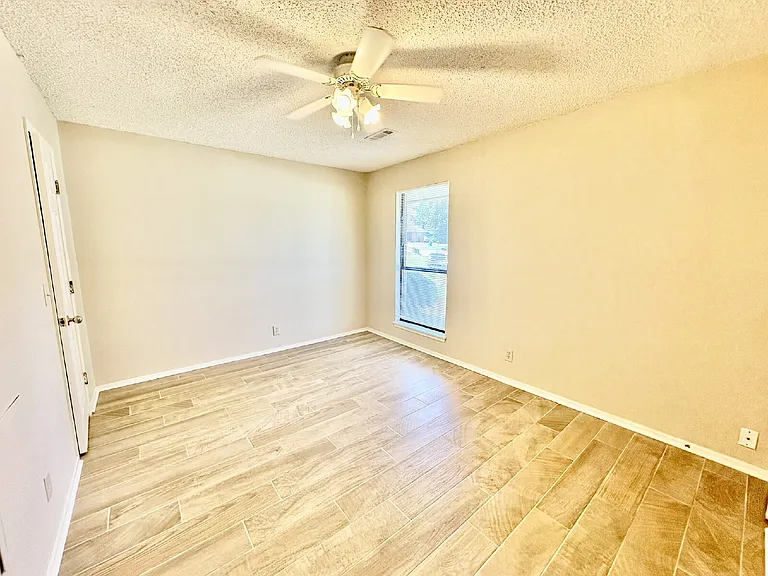 1320 W Linden St — Photo 14