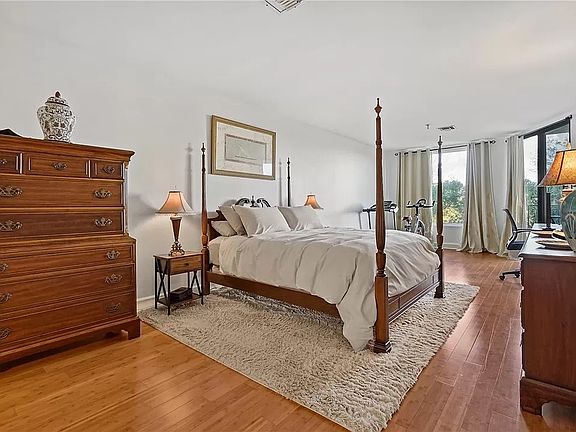 3rd image of 1 Marina Dr APT 204A