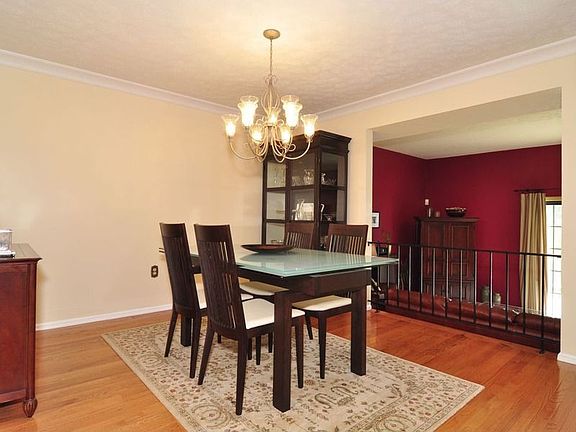 4th image of 121 London Towne Dr