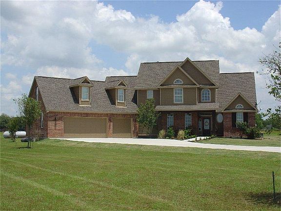 Built in 2007 this 3,511 sq, ft. home has great curb appeal.
