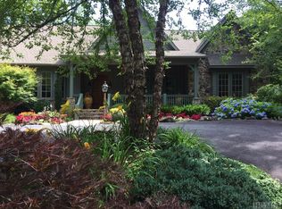 61 Maple Ln, Highlands, NC 28741